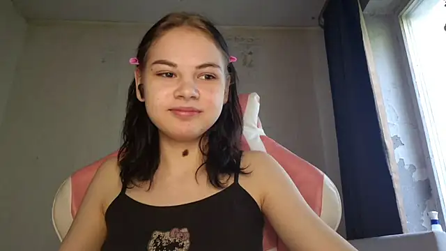 MilaTease Adlı Modelin Canlı Sohbet Odası