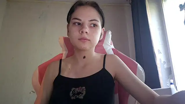 MilaTease Adlı Modelin Canlı Sohbet Odası