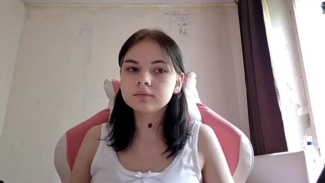 MilaTease Adlı Modelin Canlı Sohbet Odası