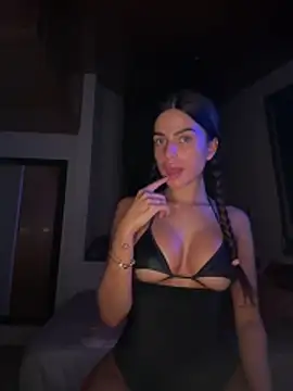 miaabelluccii লাইভ চ্যাট রুম