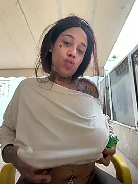 Kira_nyxx's Live Sex Cam Show