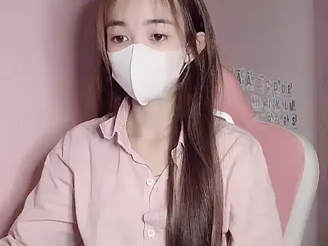 Alee8668's Live Chat Room