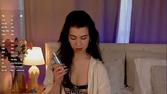 HornyPriestess Adlı Modelin Canlı Sohbet Odası