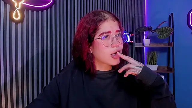 Valka_teen1 Adlı Modelin Canlı Sohbet Odası