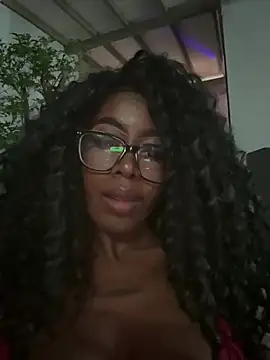 Milla_moonn Adlı Modelin Canlı Sohbet Odası
