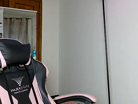 Hanny_Kitty élő chatszobája