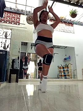PauliOrtiz_1 Adlı Modelin Canlı Sohbet Odası