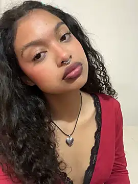 Im_vero1 Adlı Modelin Canlı Sohbet Odası