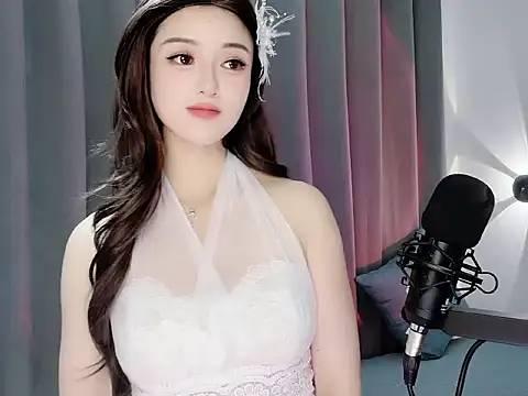 Momo-Wow Adlı Modelin Canlı Sohbet Odası