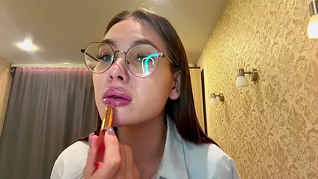 Živá chatovací místnost Phoebe555