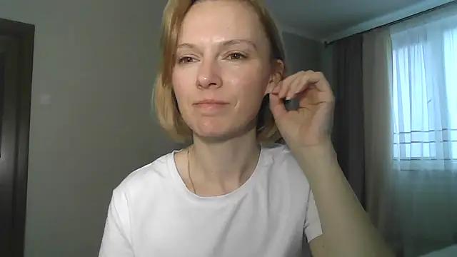 Živá chatovací místnost AdelleLovee_