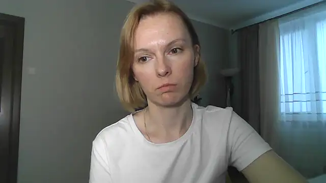 AdelleLovee_ Live chatroom
