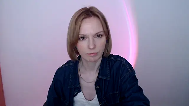 Sala de chat en directo de AdelleLovee_