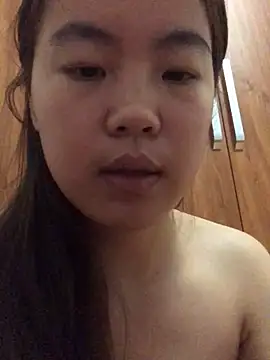 חדר צ'אט בשידור חי של YiYi5520