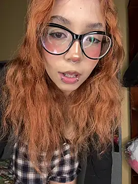 Nana-Komatsu – live chatrum