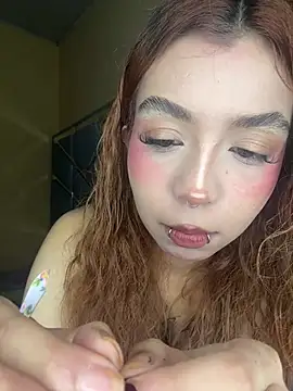 Živá chatovací místnost Nana-Komatsu
