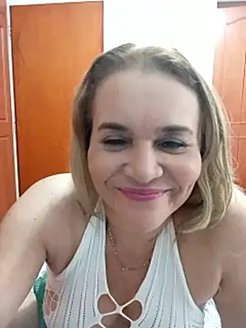 Sara_hilton02's Live Chat Room