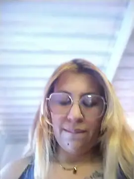 חדר צ'אט בשידור חי של Lola_scott
