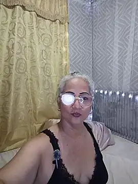 ReinaMadura's Live Chat Room