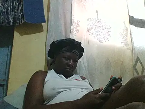 Ebony_creamie Adlı Modelin Canlı Sohbet Odası