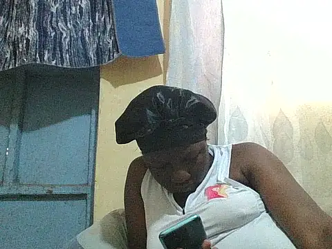 Ebony_creamie Adlı Modelin Canlı Sohbet Odası