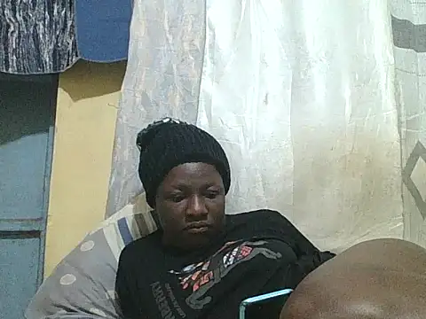 Ebony_creamie Adlı Modelin Canlı Sohbet Odası