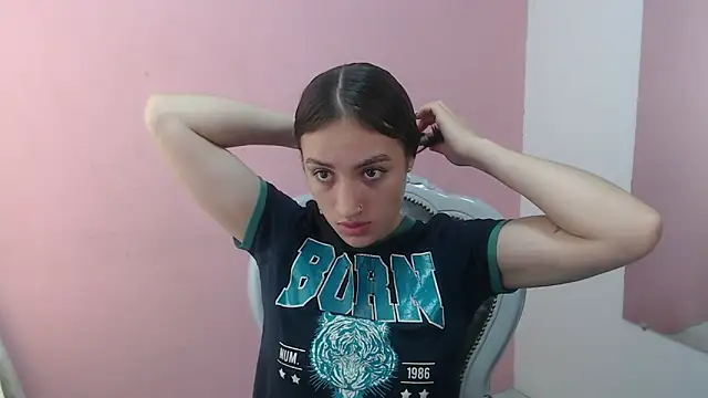חדר צ'אט בשידור חי של mila_sexy69
