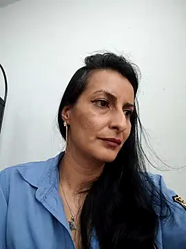ALEJANDRA__28 Adlı Modelin Canlı Sohbet Odası