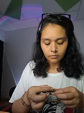 Pokój czatu na żywo – Miss_kittyX