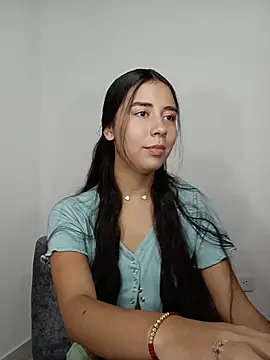 Pokój czatu na żywo – Danna_Petite88