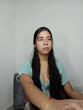 חדר צ'אט בשידור חי של Danna_Petite88