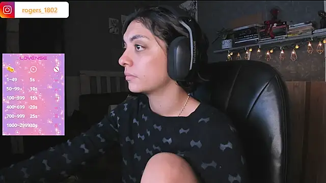 Chat soba uživo modela isabeel1802