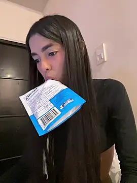 mia_honeyy_'s Live Chat Room