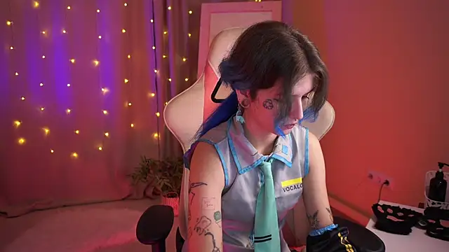 Živá chatovací místnost Lain_Root