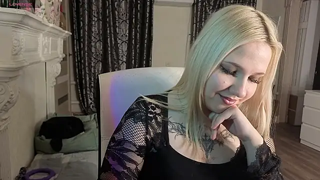 moon__shy's Live Chat Room