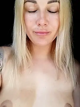Živá chatovací místnost evil_kitty