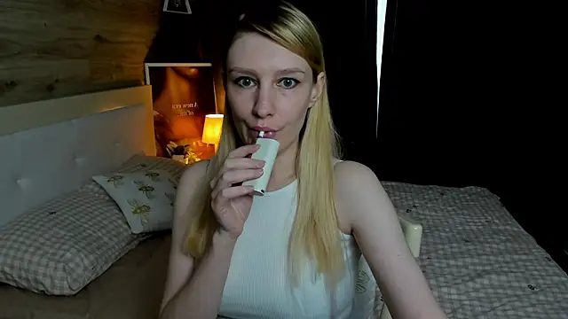 ReginaAmour Adlı Modelin Canlı Sohbet Odası