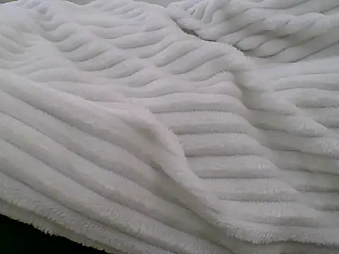 Chat soba uživo modela Hotpetittey