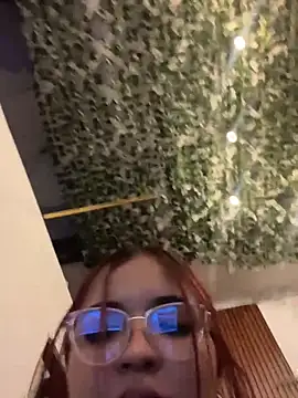CrystalCarrington Adlı Modelin Canlı Sohbet Odası