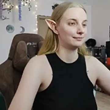Elfie_Agatha Adlı Modelin Canlı Sohbet Odası