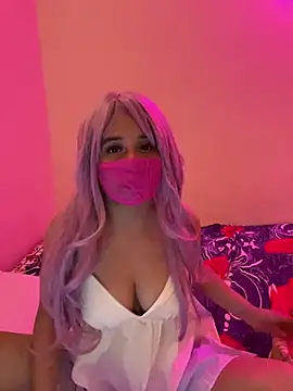 Lucey_001 Adlı Modelin Canlı Sohbet Odası