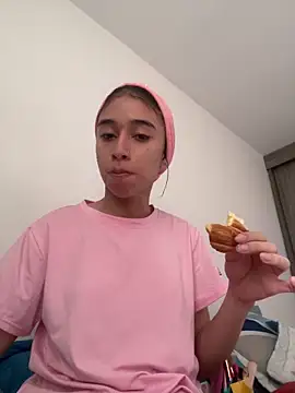 Pokój czatu na żywo – miss_alahia