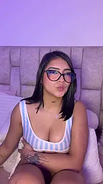 Sala de chat en directo de Nicolegh_