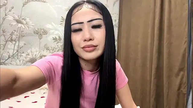 KisyaMM Adlı Modelin Canlı Sohbet Odası