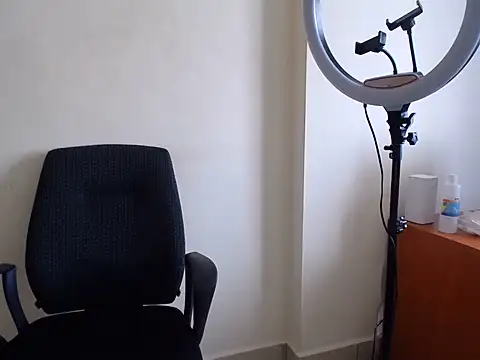 Živá chatovací místnost KittyKissess02