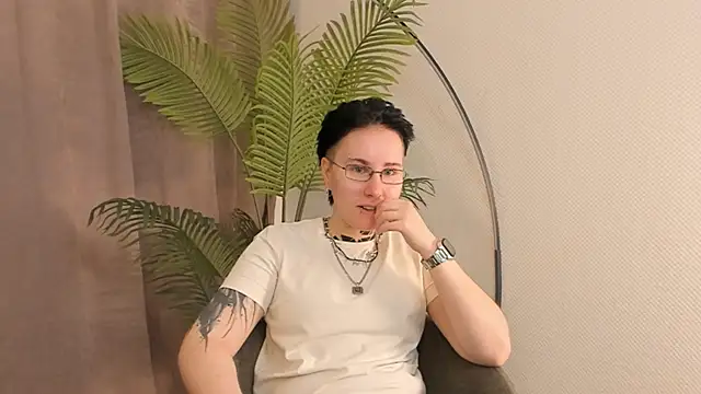 חדר צ'אט בשידור חי של LeonOsbey
