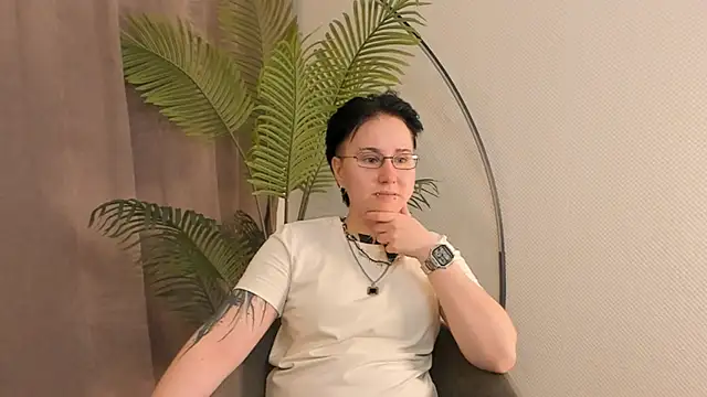 LeonOsbey Adlı Modelin Canlı Sohbet Odası