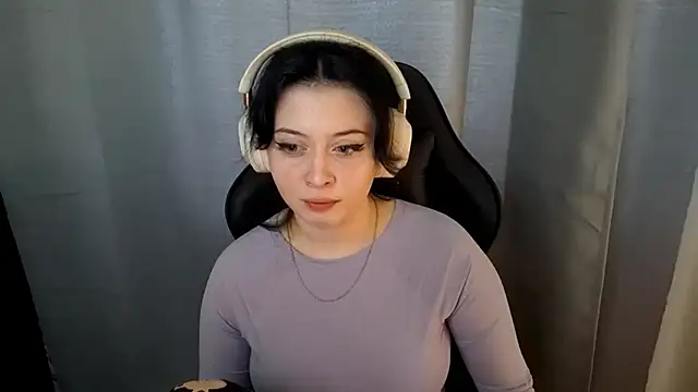 YunaLush чат на живо