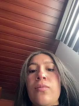 Alyha_cortes_ – live chatrum