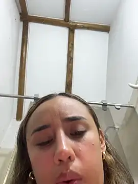 EYSHAA Cameră chat live